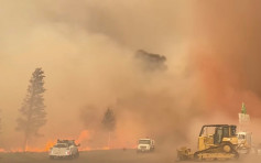 美北部多处山火迅速蔓延 逾千消防员扑救