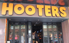 「波霸女侍应」餐厅Hooters被追4万广告费 案件3月底再审