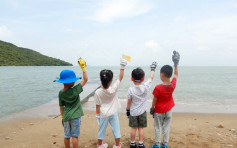【Juicy叮】4小孩無懼高溫再組隊 赴大嶼山海岸執46袋海洋垃圾
