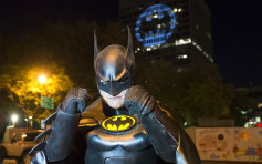 《蝙蝠侠》诞生80周年 全球13城市亮起蝙蝠灯