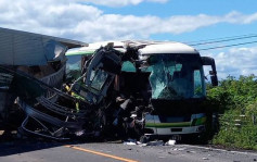 日本北海道及生严重车祸  巴士与货车相撞5死最少10人伤