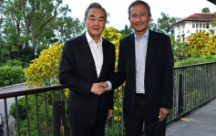 王毅訪新加坡│與維文共進晚餐 討論促進兩國旅遊和商業往來議題