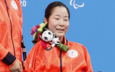 東京殘奧｜獲亡父支持參賽終摘背泳銀牌 天生缺雙臂少女含淚：爸爸我努力了