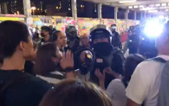【修例风波】荃湾3男涉涂鸦被制服 警员持胡椒喷剂驱赶人群