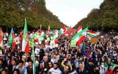柏林8万人大游行 声援伊朗示威者阿米尼