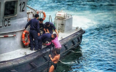 中环码头妇人堕海寻死 反恐特警跳海救人获赞