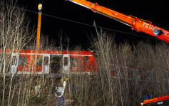 德国慕尼黑两列火车相撞 至少1死14伤