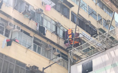 旺角大厦女子3楼企跳 消防架云梯救人