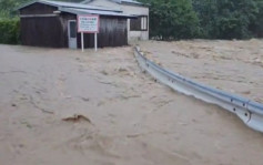 鹿儿岛县奄美大岛连日大雨 山泥倾泻逾300居民被困村内