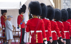 英女皇温莎堡主持阅兵 庆祝95岁生辰