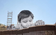 美墨圍牆巨型小孩照 令人反思非法移民問題