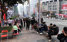重慶火鍋店恢復堂食首日 排隊8小時還拿不到籌