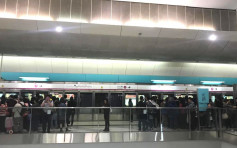 荃湾西站幕门故障 港铁指待停止服务后再检查