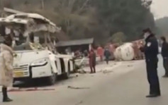 四川江油嚴重車禍致8死19傷 旅遊巴被削掉一半變廢鐵