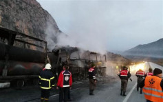 土耳其巴士撞貨車 13死20傷