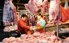 企业一窝蜂养猪致供应大增 猪肉价自年初断崖式下跌60%