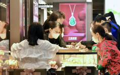 10月本港零售銷貨值388億元 按年升5.6% 珠寶首飾類升幅逾兩成七