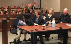 美国5岁黑人男童获白人领养 邀同学见证感人间有情