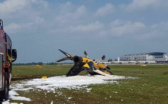 南韩黑鹰飞行表演队 一架教练机起飞时失败着火