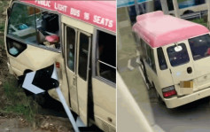 荃湾旅游巴红van相撞 14名乘客一度被困两人伤