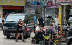 【維港會】客貨車與輪椅漢爭路爆口角 女司機發惡作勢擲雪糕筒