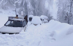 巴基斯坦千辆车风雪中受困 至少21游客丧生