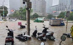 台北及新北市受風暴及梅雨影響下暴雨 多區水浸成澤國
