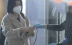 中國旅客入境日本獲發紅繩特別區分  關西機場專為華客設檢疫區