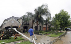 德州56年来最猛风暴 至少2死14伤30万户停电　