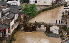 黄山暴雨｜古村被洪水淹沒  700年元朝古橋重修11年後再遭沖毀