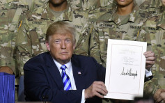 特朗普签署国防法案 增强军备抗衡中国