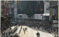 【遮打集会】示威者占据轩尼诗道怡和街 时代广场商户落闸