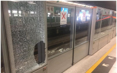 乘客港鐵葵芳站衝門仆倒 頭撞爆閘門玻璃留大洞