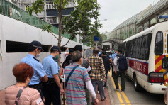 警突击搜查屯门青河坊商场 捣4非法赌档拘20人