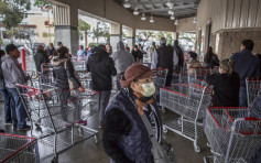 美國人湧墨西哥搶購物資 600手推車超市外排長龍