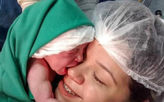 初生女嬰緊抱親鼻子暖爆網民 媽媽：一切付出很值得