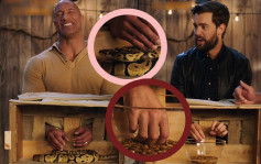 宣傳《幻險森林奇航》出動神秘寶箱      狄維莊遜淡定摸蟒蛇
