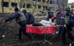 俄乌局势｜马里乌波尔医院遭炮击 孕妇重创一尸两命