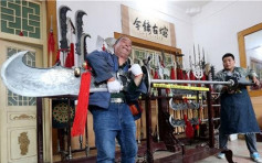 陝西鐵匠父子聯手打造80公斤青龍偃月刀