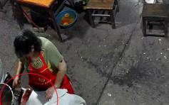 【CCTV全拍下】南京汤圆店被揭回收吃剩汤圆 翻煮完再卖