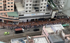 【大三罢】元朗站数十制服人聚集 占据大马路游行