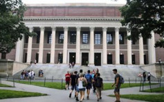 美国8月起解除外国留学生赴美限制