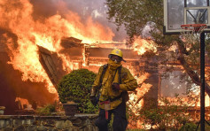 加州南部安娜咸区山火 停电影响逾11万户