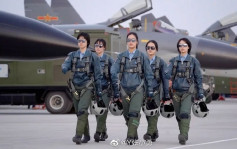 颜值和实力兼具 中国空军首批歼-11B战机女飞行员完成单飞