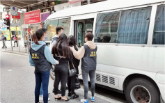 警放蛇捣九龙城卖淫埸所 拘2女检避孕套 