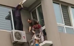 山東2歲半男童5樓翻窗墜下 ２樓鄰居捉腳救回