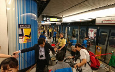 金钟站月台空调喉管漏水 港铁：工程人员收车后再检查