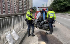 秀茂坪電單車撼路邊貨車   司機口鼻流血送院