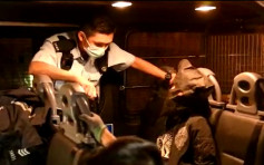 警深水埗設路障查車 18歲仔的士後座地下藏可卡因被捕