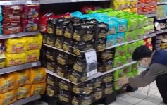 土坑酸菜涉事企業停產整頓 長沙大型超市連夜下架老壇酸菜麵